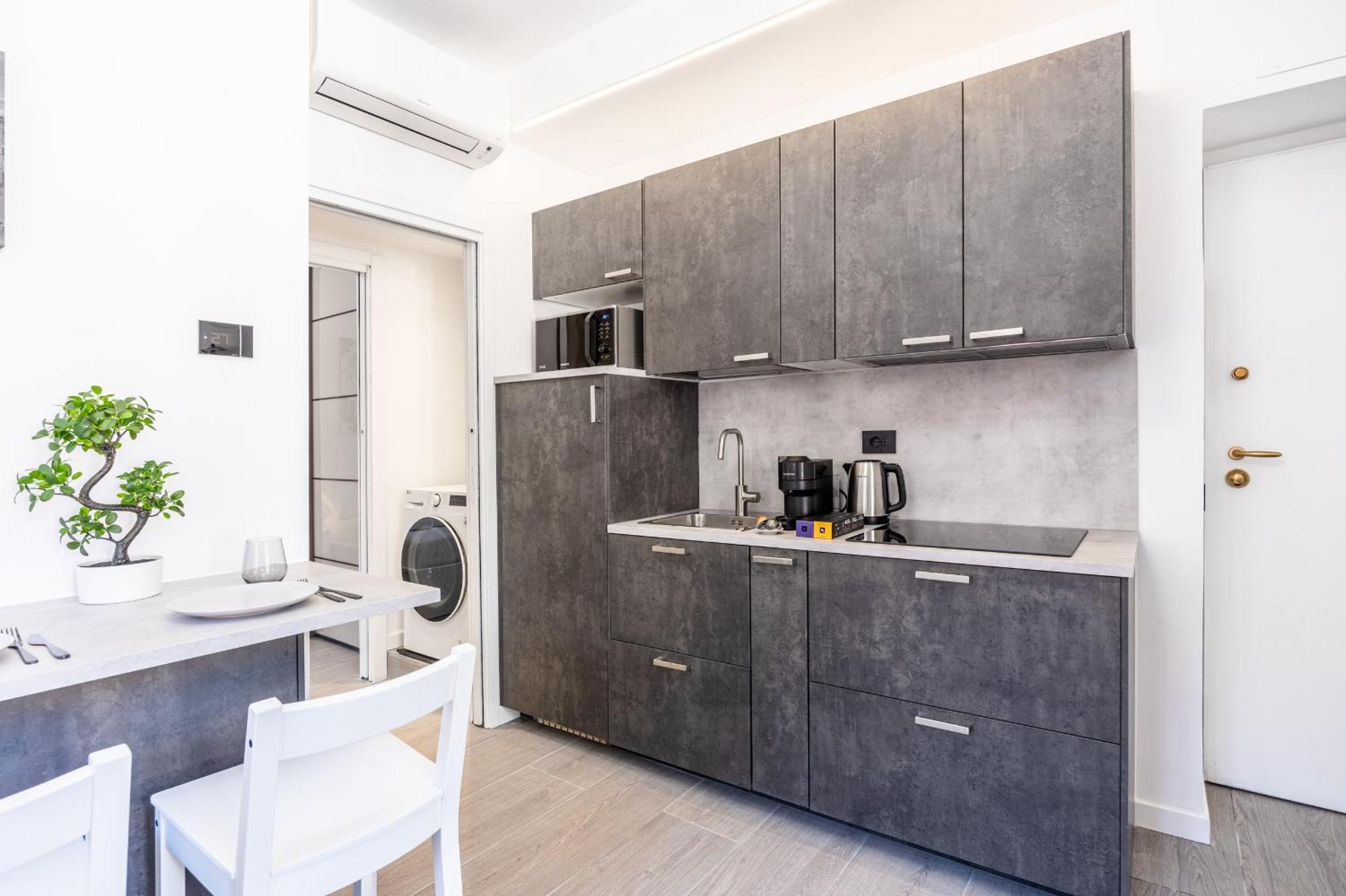 5 Stars Flat, Next To Subway, 3 Stops To Duomo, Ac & Wi-fi Milano
